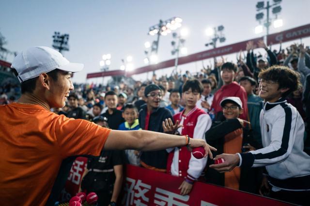 华体会体育官方皇马的赞助商-昨天，商竣程的自我要求是“能不用手机就不用”